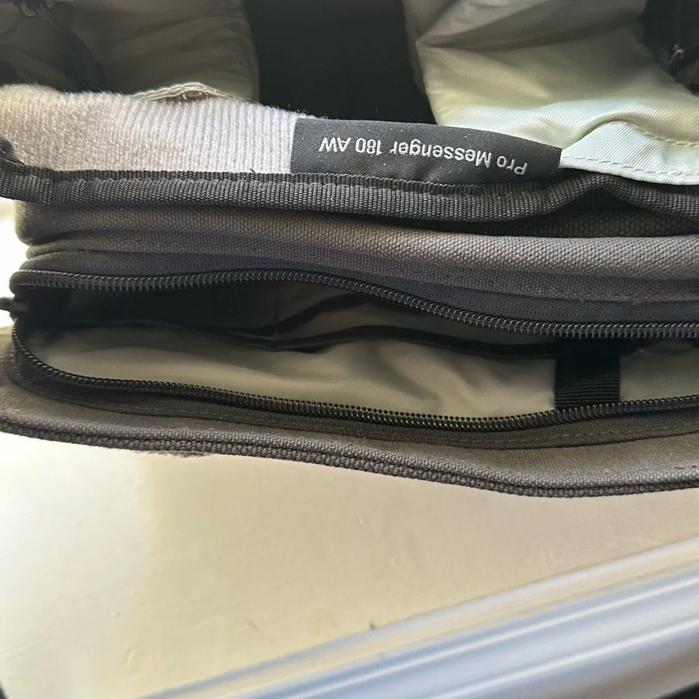 NWT - Lowepro PRO Messenger camera bag